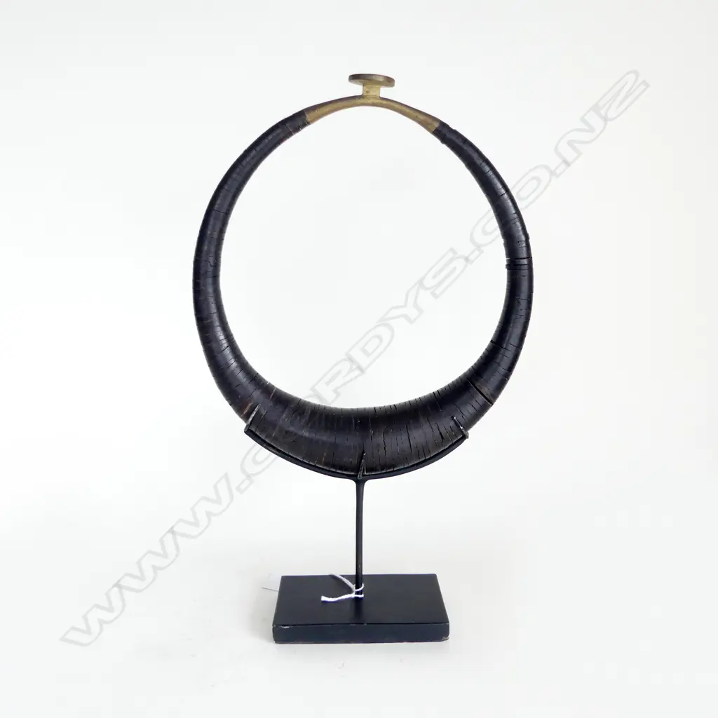 KALABUBU NECKLACE ON STAND H.390mm Image 1++