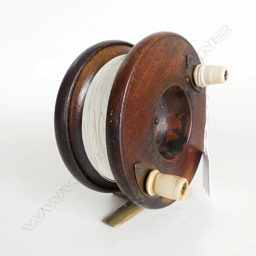 VINTAGE MAHOGANY & BRASS FISHING REEL DIA 210MM Image 1++