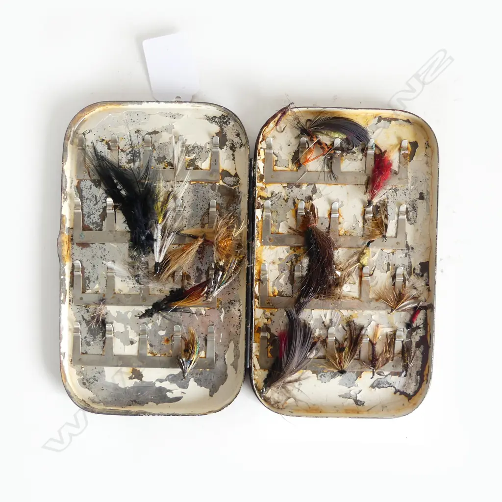VINTAGE MALLOCHS PAT 13561 FLY FISHING TIN & CONTENTS L160MM Image 1++