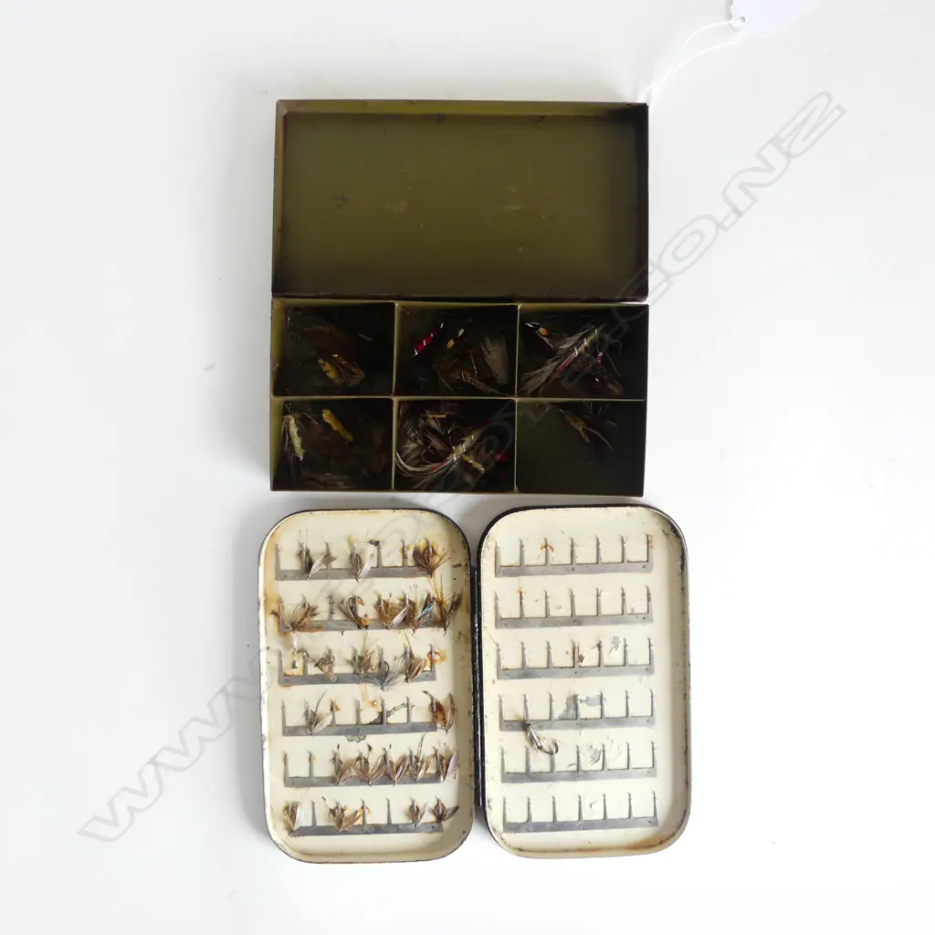 VINTAGE ARMY & NAVY FISHING TACKLE TIN & ANOTHER & CONTENTS DIA 120MM Image 1++