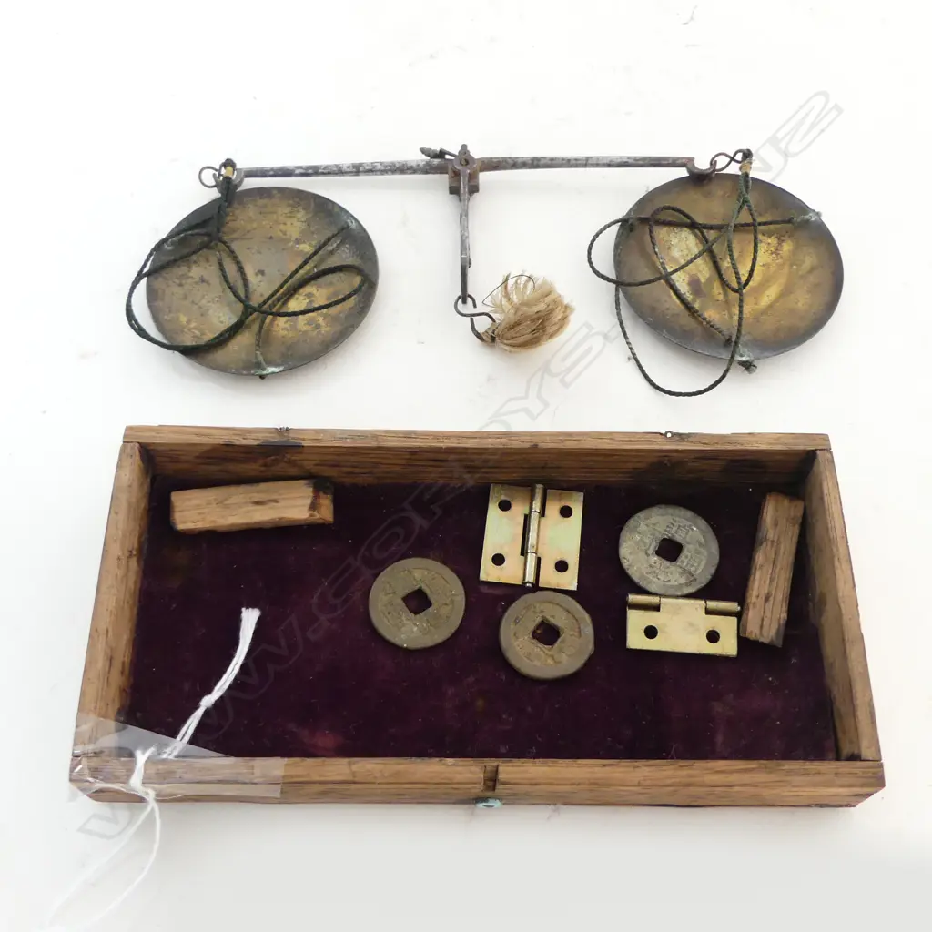 TRADITIONAL OLD CHINESE GOLD SCALES, L.170mm HINGES INSIDE Image 1++