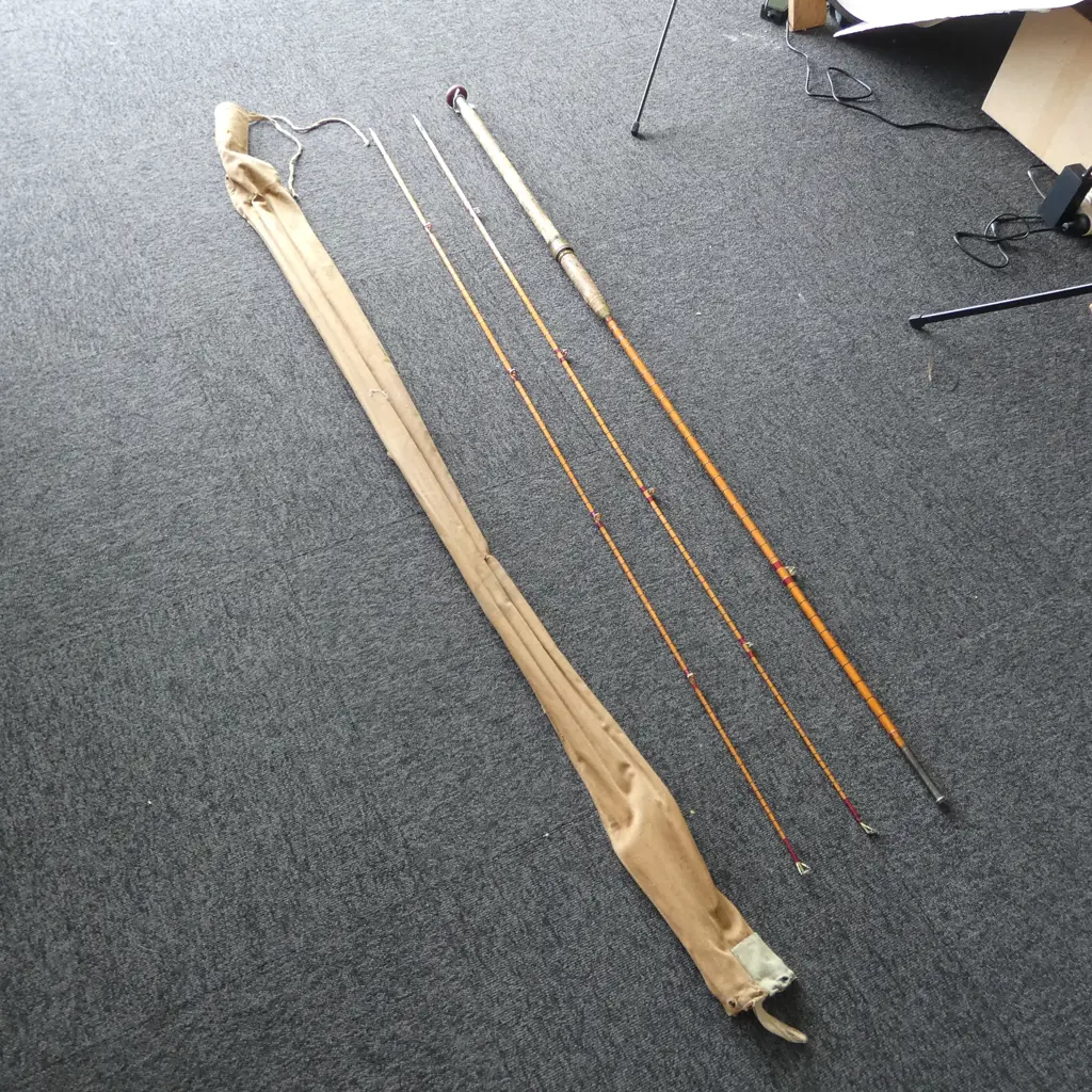 VINTAGE THREE PIECE SPLIT CANE ROD  Image 1++