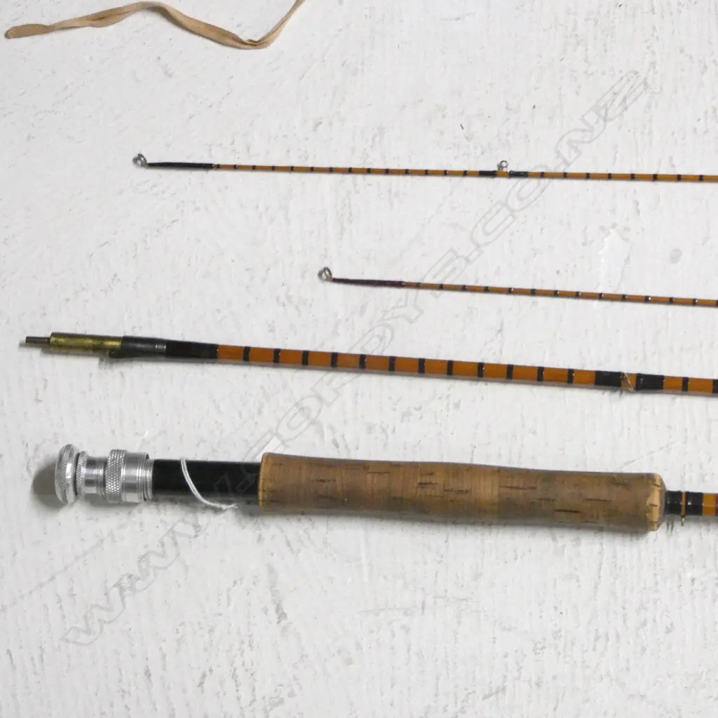 VINTAGE 4 PIECE SPLIT CANE FRESH WATER ROD Image 1++