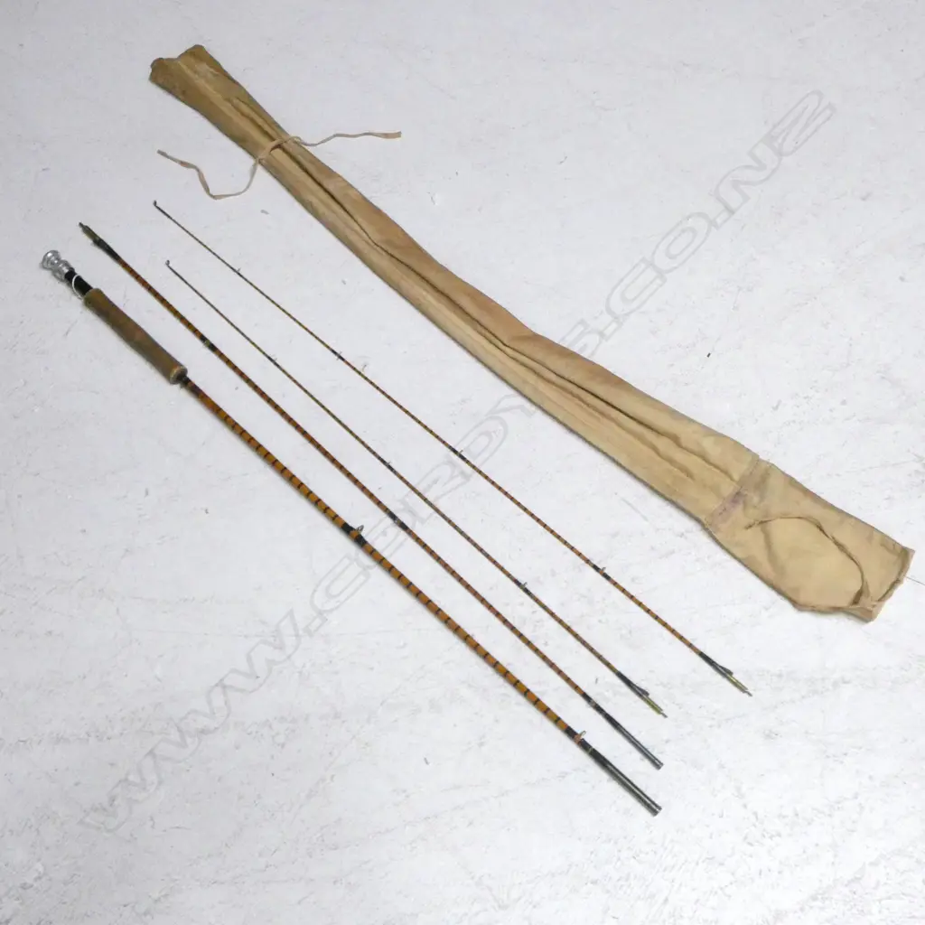 VINTAGE 4 PIECE SPLIT CANE FRESH WATER ROD Image 1++