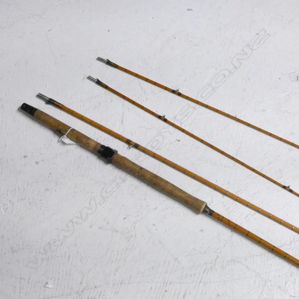 VINTAGE FOUR PIECE SPLIT CANE FRESH WATER ROD 'THE CONNOISSEUR'  Image 1++