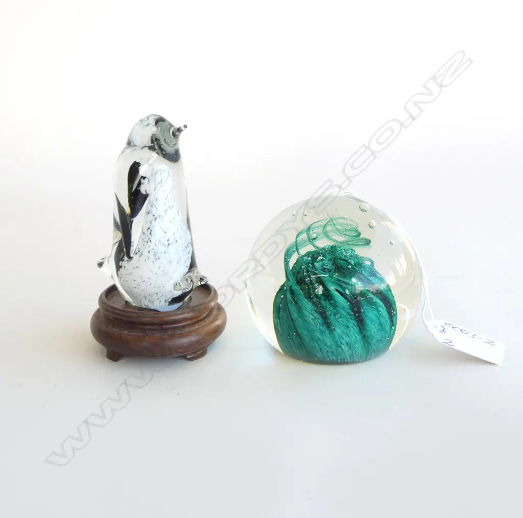 CAITHNESS GLASS PAPERWEIGHT + HOGLUND GLASS PENGUIN Image 1++