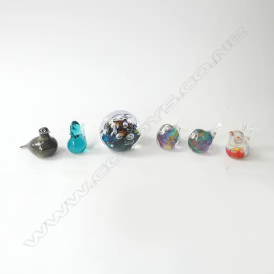 HOGLUND ART GLASS PAPERWEIGHT, 2 HOGLUND BIRDS & 3 OTHER GLASS (6)