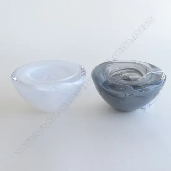 2 KOSTA BODA ART GLASS BOWLS BY ANNA EHRNER, SWEDEN 110mm dia