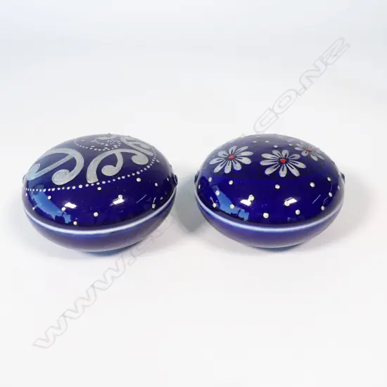 2 KEUM SUN LEE/SANG SOOL SHIM TRINKET BOXES, BLUE DIA.100mm