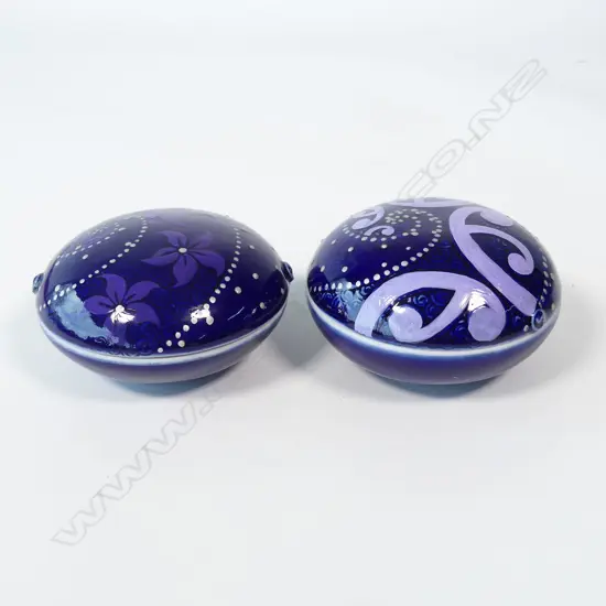 Keum Sun Lee/Sang Sool Shim two trinket boxes,