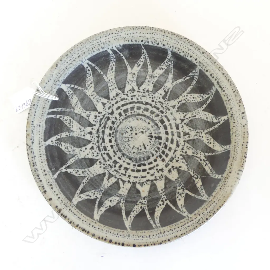 MIREK SMISEK SUNFLOWER PATTERN LGE PLATE wax resist pattern. Dia.260mm Image 1++