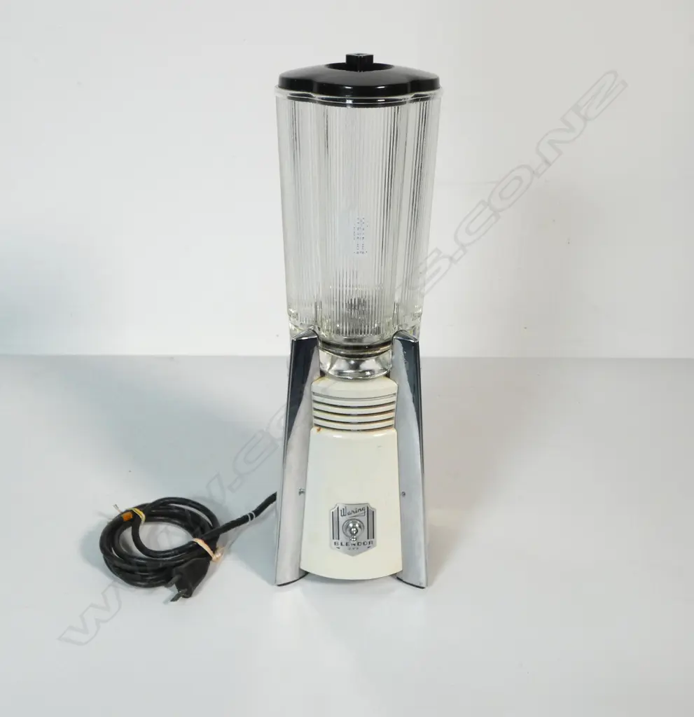 (2363) VINTAGE METAL AND GLASS ATOMIC 'WARING' BLENDER w. PYREX GLASS QUATREFOIL FORM TOP H.410mm Image 1++