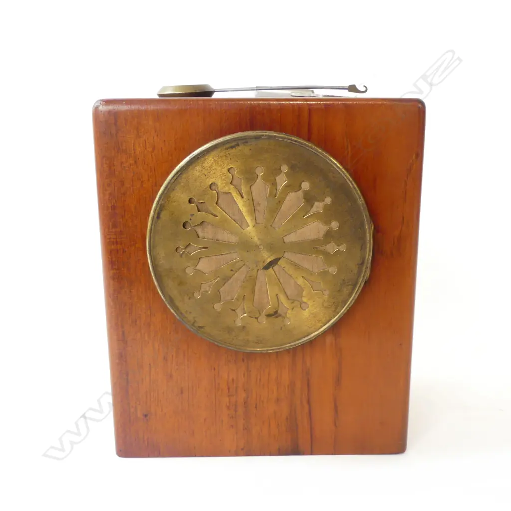 CLOCK IN WOODEN BLOCK 'LINET FILS ET DELAFON 192 RUE DE TEMPLE PARIS' 175x120x200mm + KEY (RUNNING) Image 1++