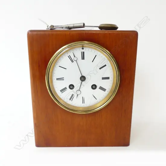 CLOCK IN WOODEN BLOCK 'LINET FILS ET DELAFON 192 RUE DE TEMPLE PARIS' 175x120x200mm + KEY (RUNNING)