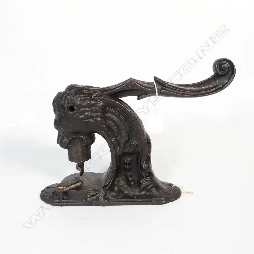 2452 VICT CAST IRON LION HEAD SEAL PRESS H220MM Image 1++