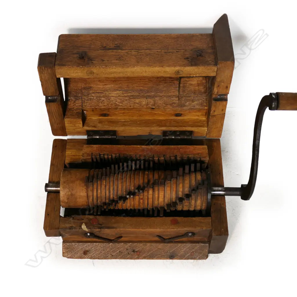 ANTIQUE OAK TABLETOP MEAT GRINDER Image 1++