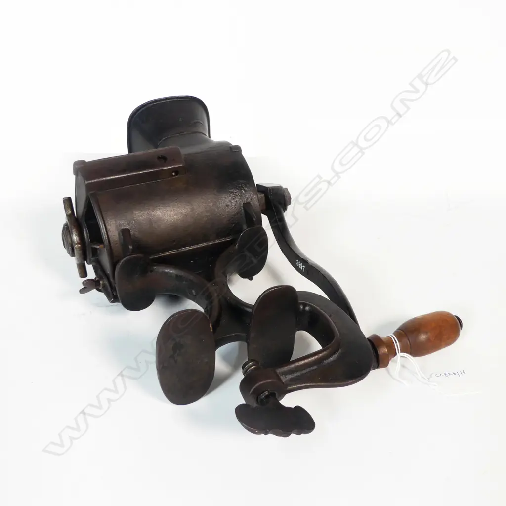 3687 VINTAGE CAST IRON MEAT MINCER L330MM Image 1++
