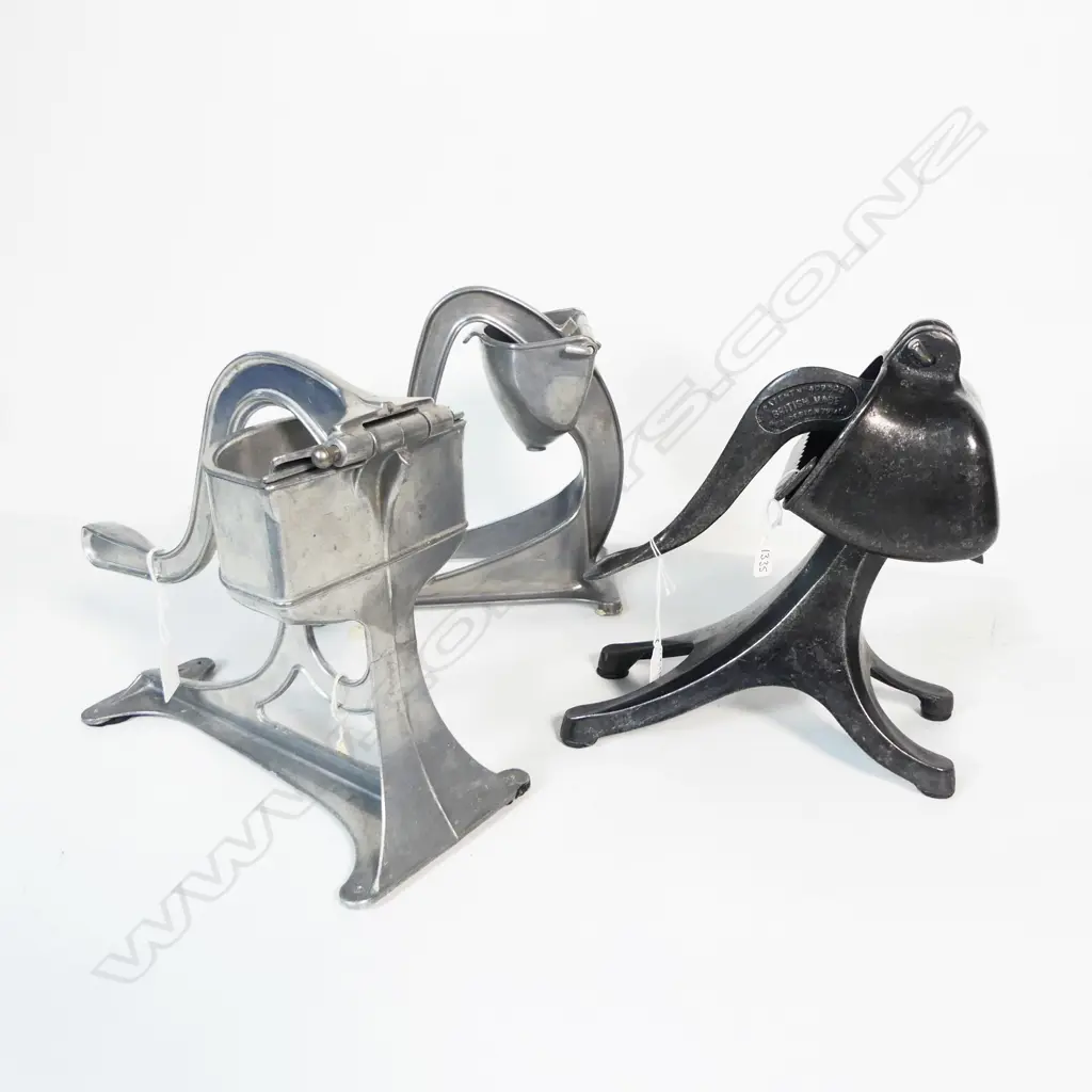 1647/1335/1151 3 VINTAGE CAST ALUMINUM LEMON SQUEEZERS H250MM Image 1++
