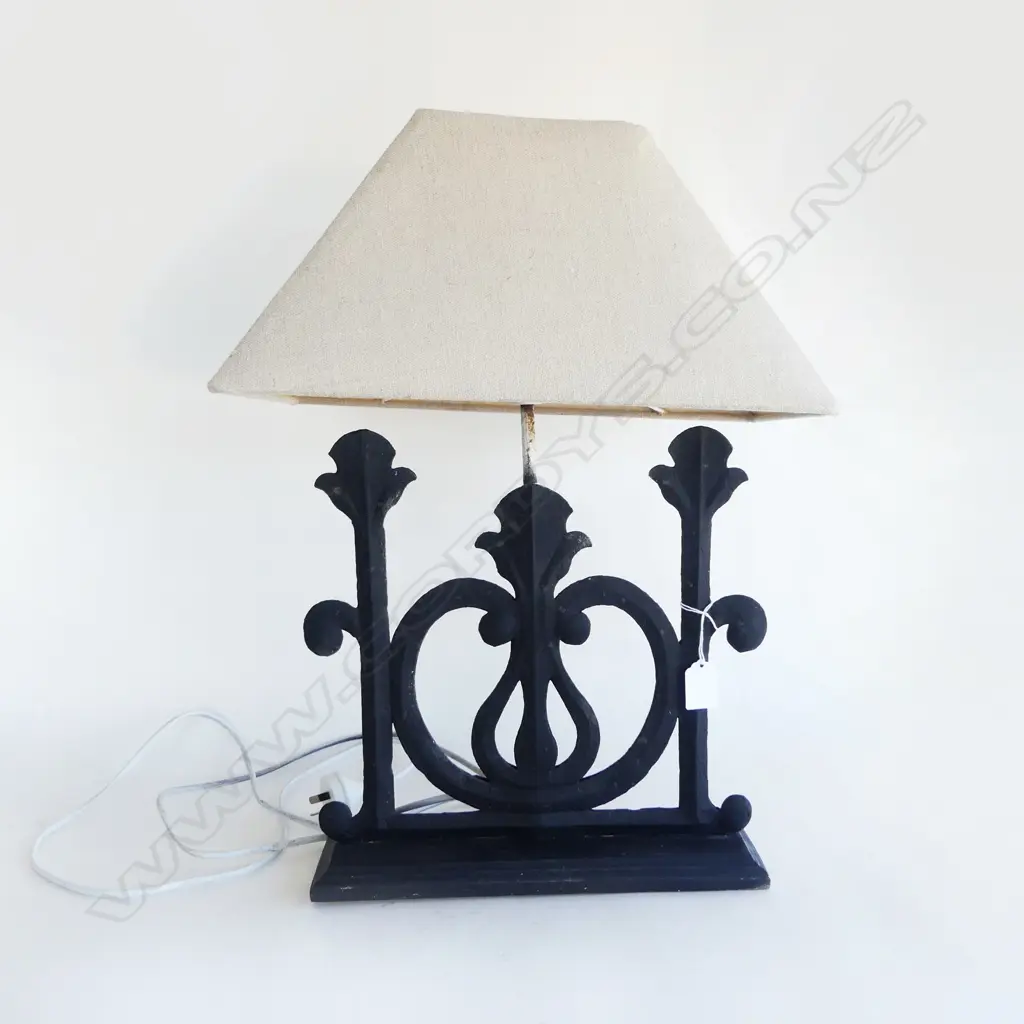 RUSTIC METAL TABLE LAMP H.535mm Image 1++