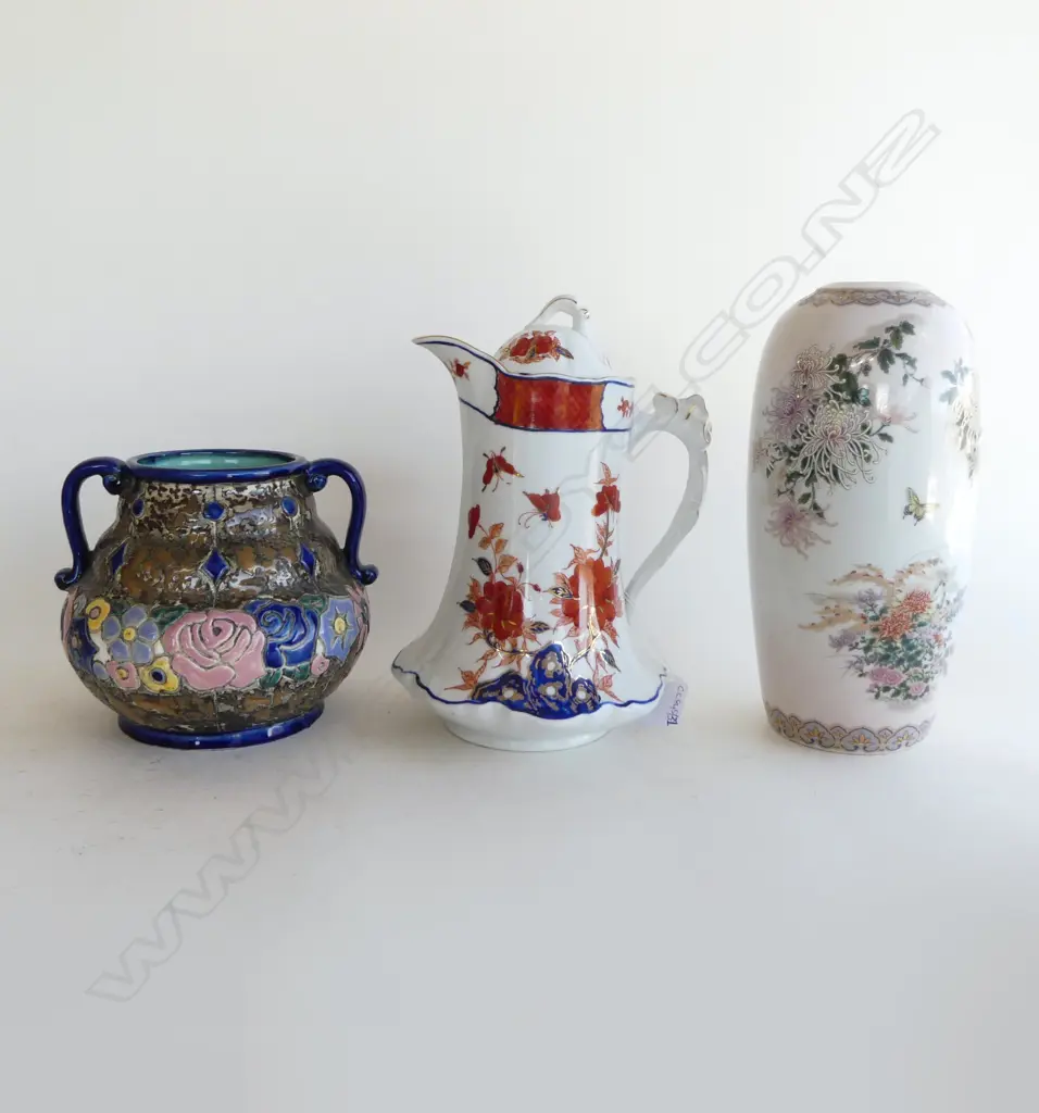 3 PCES CHINA; JAPANESE VASE H.250mm, AMPHORA VASE, IMARI COFFEE POT Image 1++