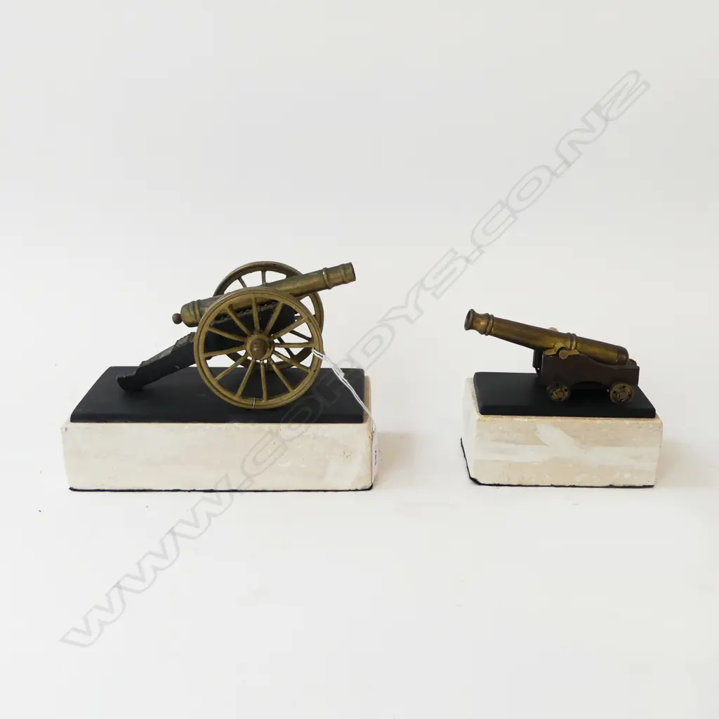 2 METAL CANONS ON TRAVERTINE BASES W.210mm Image 1++