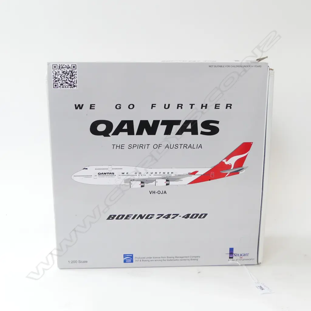 BOXED QANTAS BOEING 747-400 1:200 SCALE Image 1++