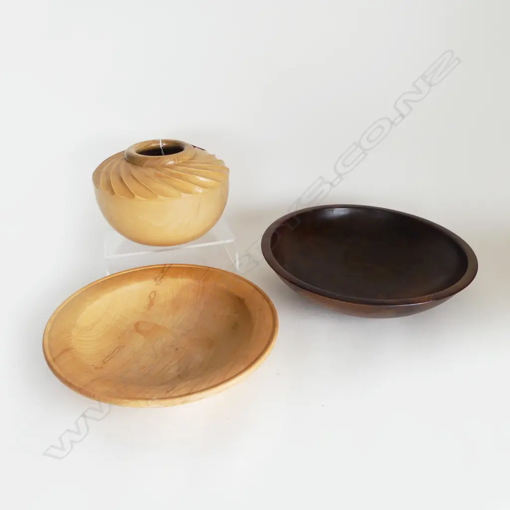 3 NZ TURNED WOODEN ITEMS: Tawa vase + R. McCallum ash bowl + kauri stained bowl Dia.310mm. Image 1++