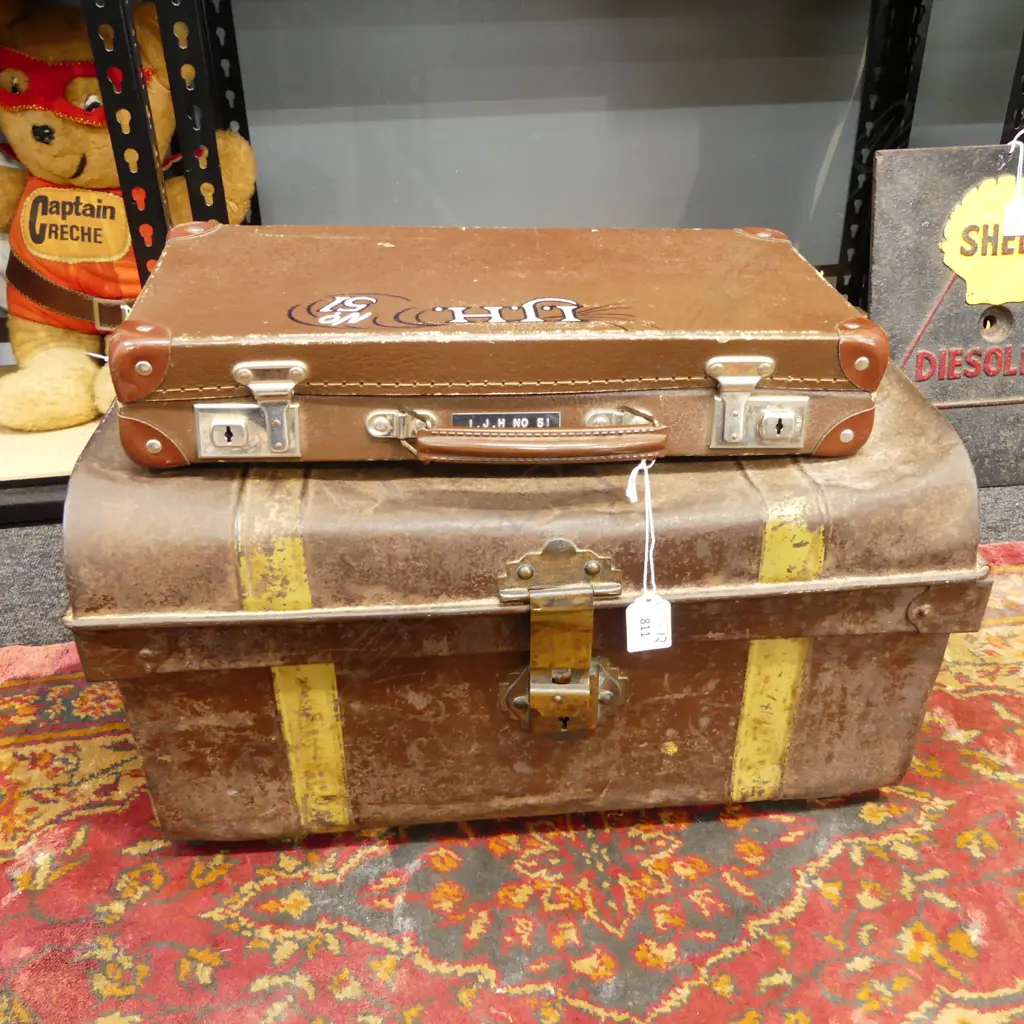 OLD METAL TRUNK 490x290x190mm & A CARDBOARD MUSIC CASE Image 1++