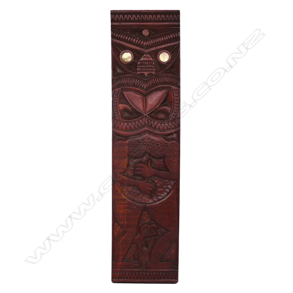 A mid/late 20thC Māori small carved amo board Image 1++