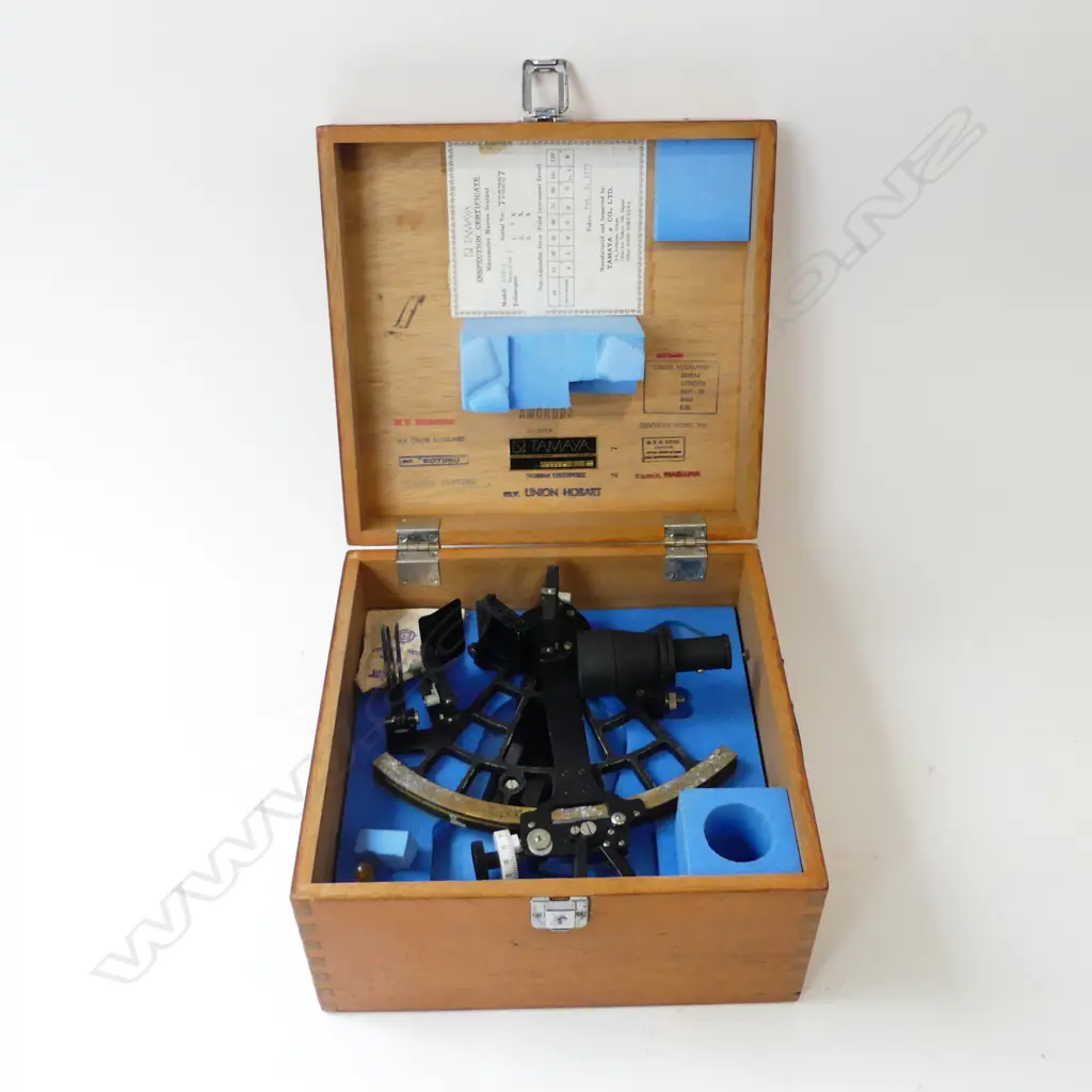 1950's JAPANESE SEXTANT, STAMP INSIDE; 'MV NGAHERE, MV UNION AUCKLAND MV KOTUKU, UNION HOBART, MANAWA ETC, BOX 290x290mm Image 1++