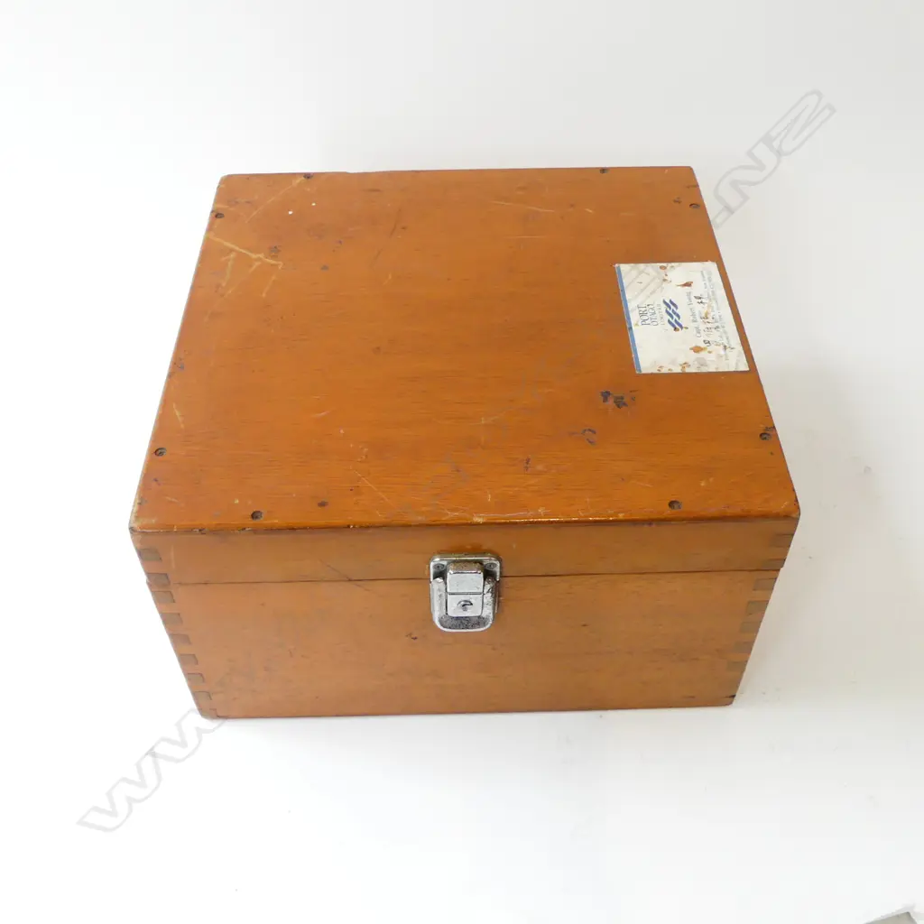 1950's JAPANESE SEXTANT, STAMP INSIDE; 'MV NGAHERE, MV UNION AUCKLAND MV KOTUKU, UNION HOBART, MANAWA ETC, BOX 290x290mm Image 1++