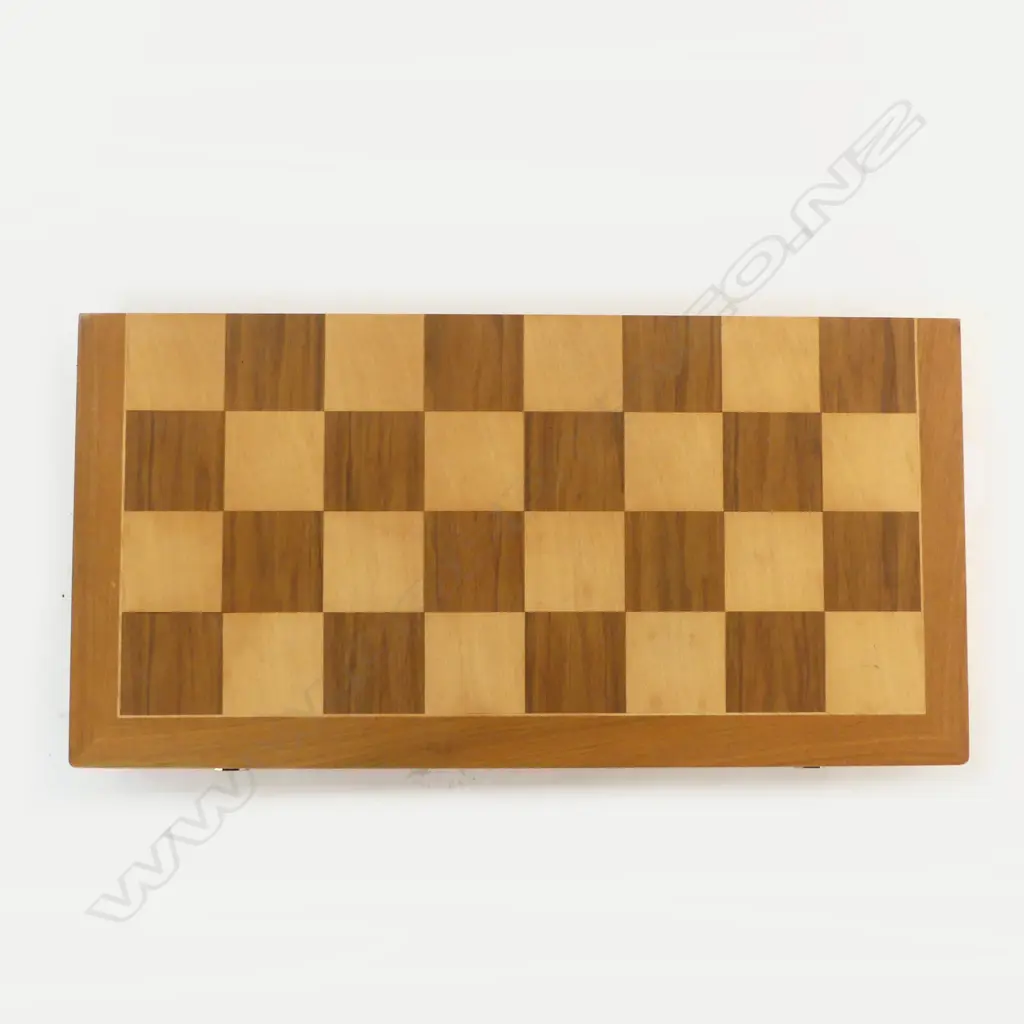 CASED WOODEN CHESS SET  Image 1++