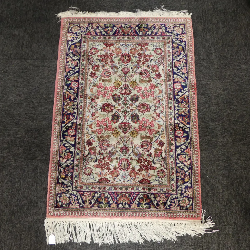HAND KNOTTED SILK RUG 940x620mm Image 1++