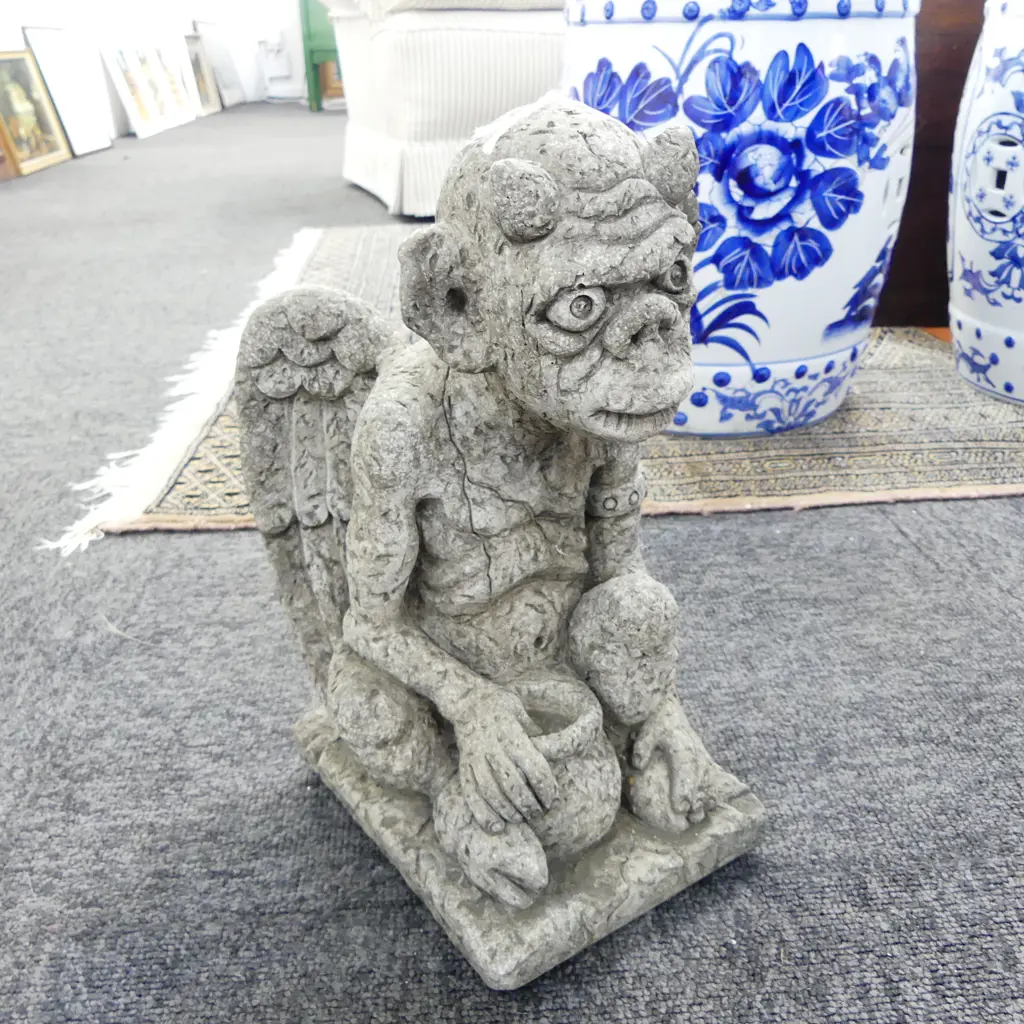 Concrete Med Gargoyle Pot H.300mm Weight 7kg Image 1++