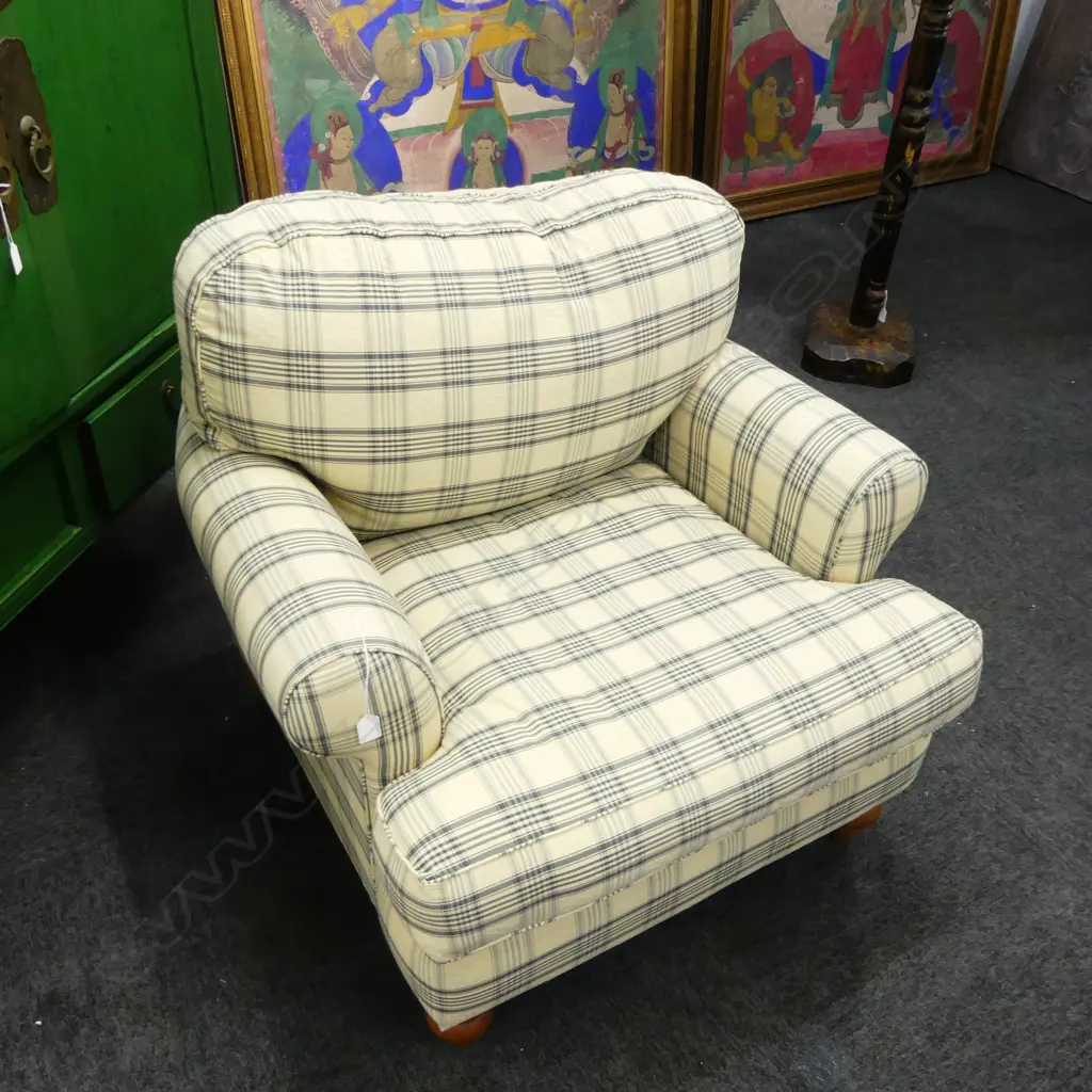 UPHOLSTERED ARM CHAIR  Image 1++