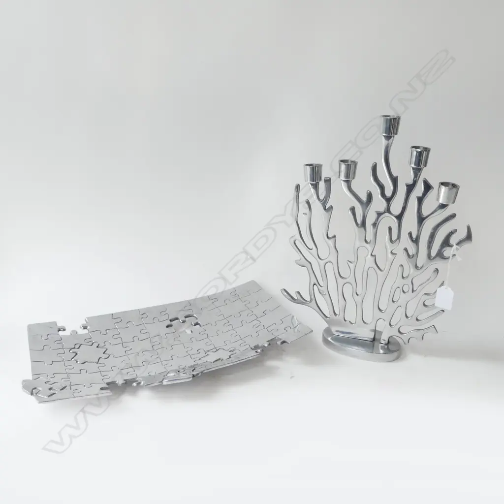 SILVER METAL 'PUZZLE' PLATTER W.400mm & 'CORAL' CANDLE HOLDER H.360mm Image 1++