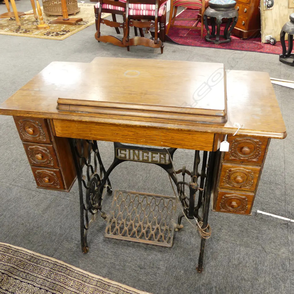 OLD TREADLE SINGER SEWING MACHINE with extras & booklet Image 1++