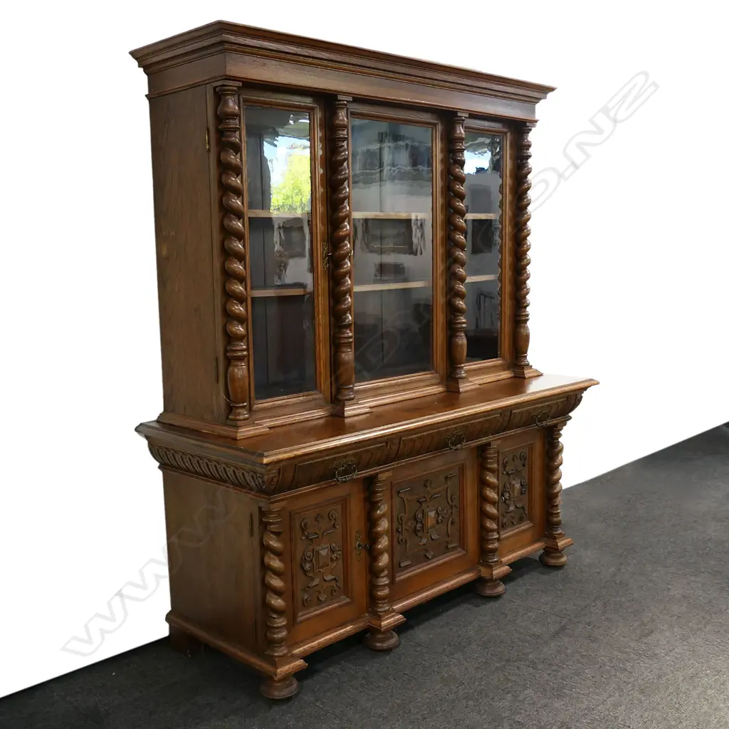 A 19thC Continental oak sideboard, Image 1++