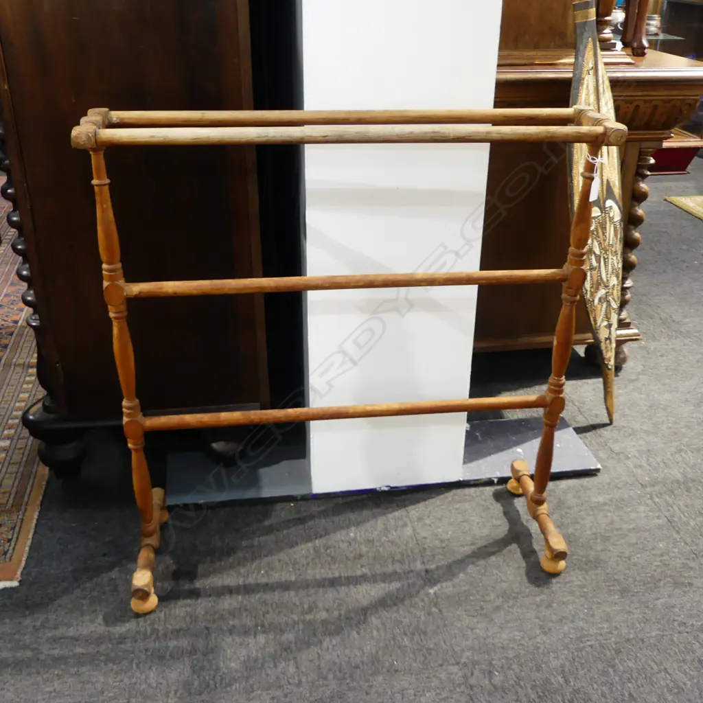 WOODEN TOWEL RAIL W.745mm Image 1++