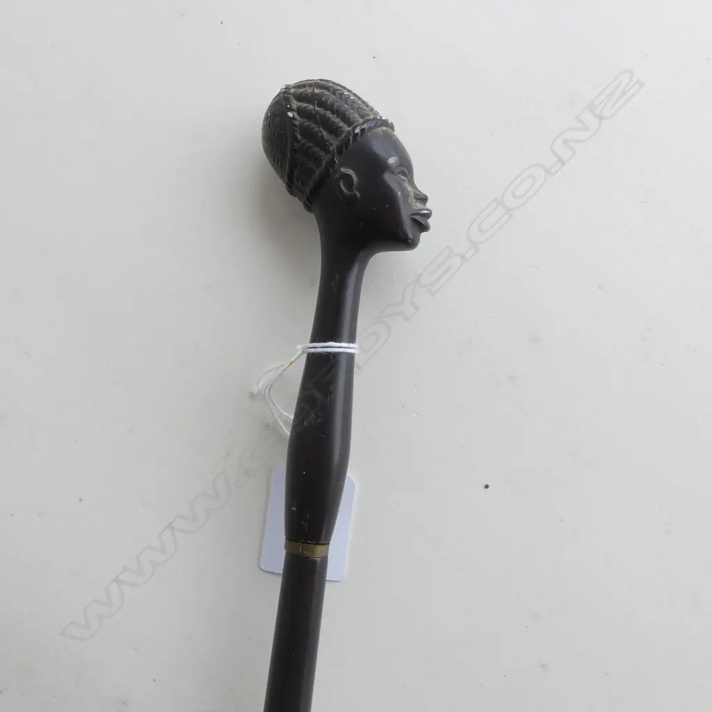 VINTAGE HANDBAG 'A HERMES PRODUCT' W.270mm & UMBRELLA w. CARVED HEAD HANDLE L.785mm Image 1++
