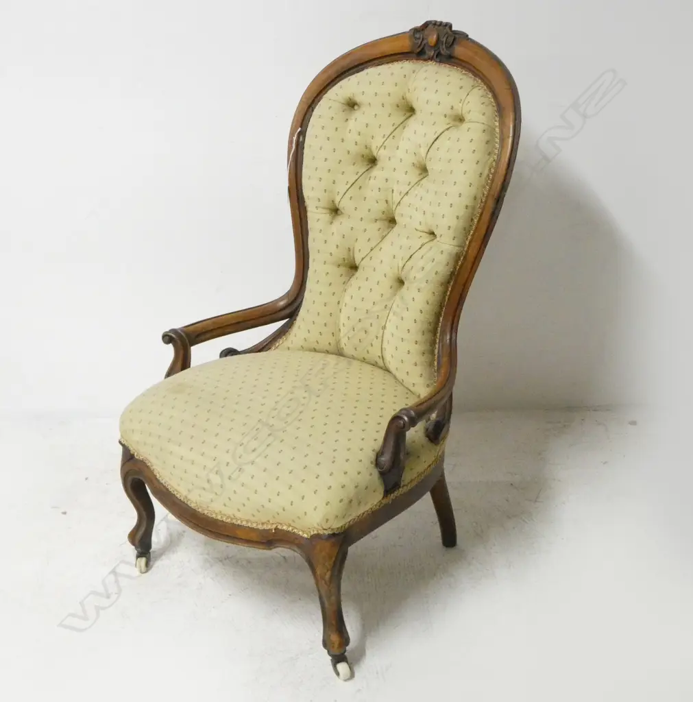 VICTORIAN OAK BUTTON BACK GRANDMOTHERS CHAIR  Image 1++