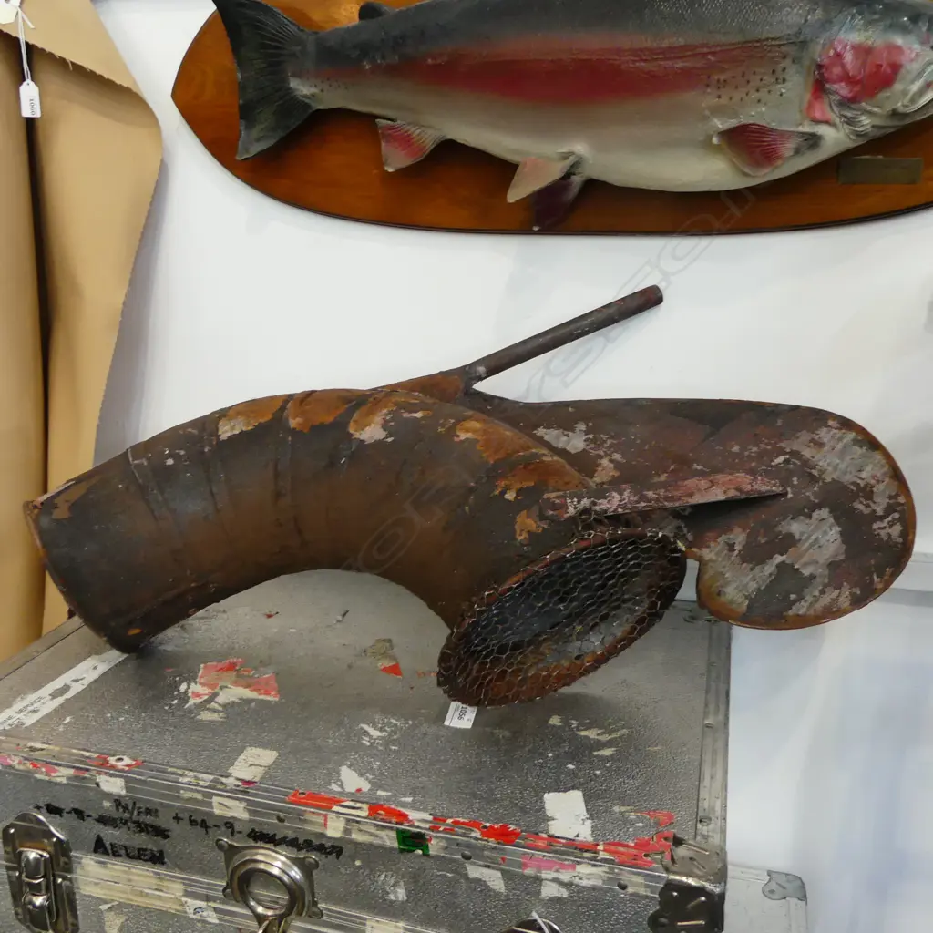 OLD METAL ROOF VENT / COWL with directional vane Image 1++