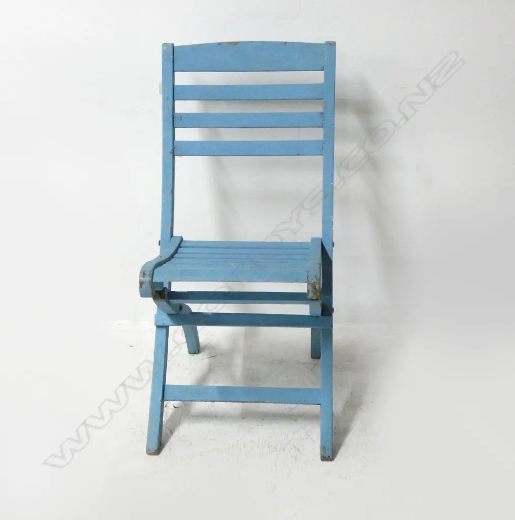 BLUE PAINTED FOLDING CHAIR Image 1++