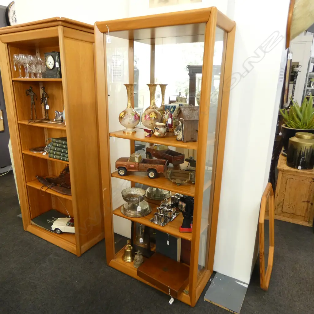 RIMU DISPLAY CABINET 760x370x1795mm Image 1++