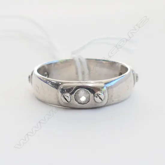 925 SILVER RING w. 3 WHITE STONES 6.7GM SIZE W