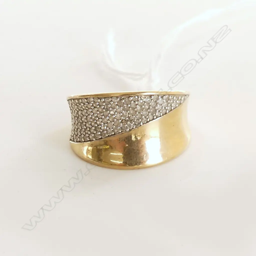 9CT GOLD DIAMOND  BAND RING 5.69gms  SIZE N Image 1++