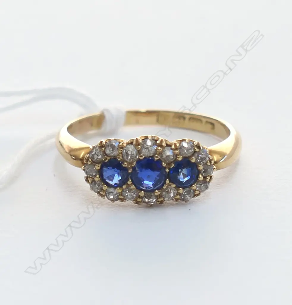 18CT ANTIQUE SAPPHIRE & DIAMOND RING 2.8 GM SIZE O Image 1++