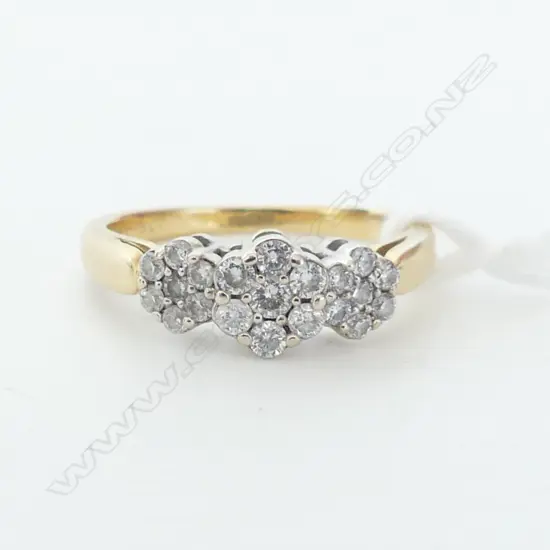 18CT DIAMOND CLUSTER RING 4.1 GM SIZE P