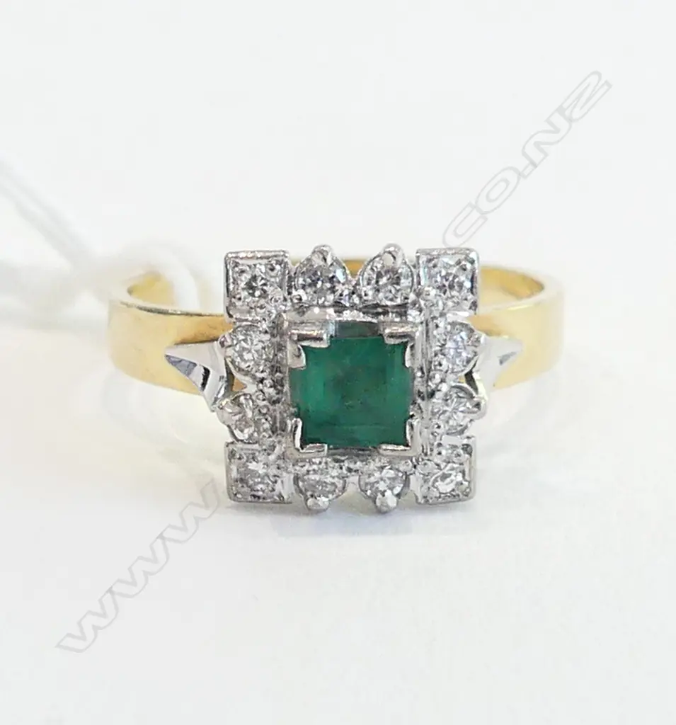 18ct square cut EMERALD & 12 DIAMOND RING 3.76gms Ins. Val.$4250 Image 1++