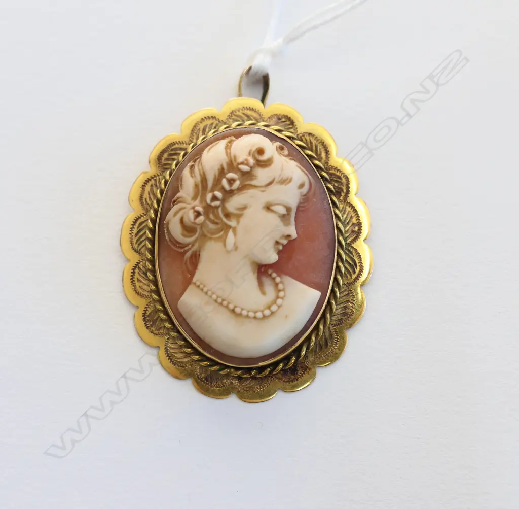 9CT CAMEO PENDANT 40x35mm 9.7 GM Image 1++